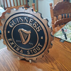 Letrero de madera grabado con tapa de cerveza Guinness Extra Stout imagen 3