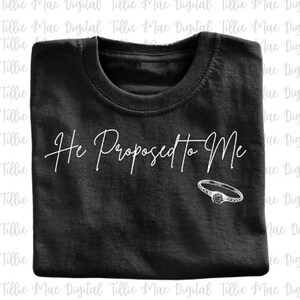 Mi ha proposto di fidanzamento PNG Tshirt Felpa Sublimazione Proposta Fidanzata Sposarsi Mercoledì Bridal Shower Download digitale istantaneo