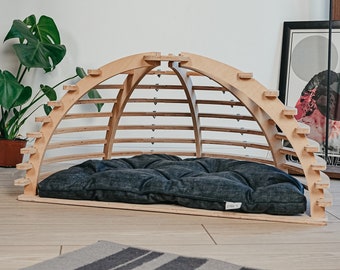 Modern Minimalistic Cat Bed - Handcrafted, Comfortable, and Stylish