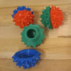 Pokey Balls / Juguete de escritorio con pinchos para estimular el dolor / Juguete para aliviar la ansiedad con compartimento secreto