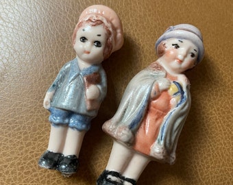 Vintage Miniature Porcelain Figurine / People / Adult and Child / Mom and Daughter / Lot 421