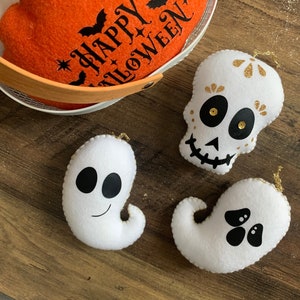 Halloween decoration - skull / ghost - calaveras