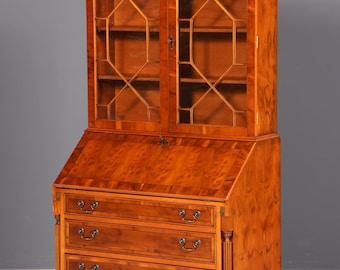 Eleganckie angielskie biurko sekretarskie, drewno cisowe, styl antyczny, gablota, Wielka Brytania