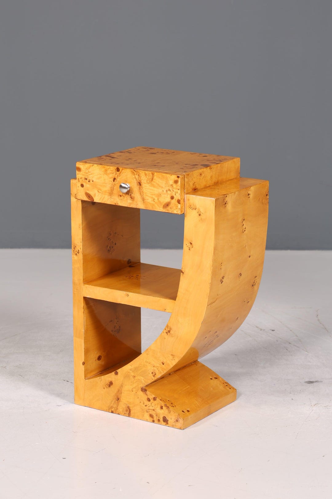 Fantastique table d'appoint de style Art Déco, commode, table de chevet ...