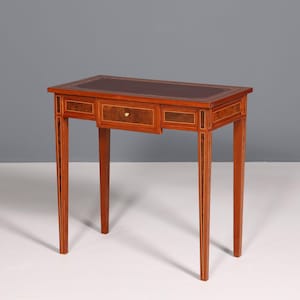 Hermoso y delicado escritorio francés, mesa de oficina de estilo antiguo