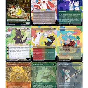Può includere: Nove carte collezionabili con illustrazioni a tema gatto. Le carte presentano vari disegni di gatti, tra cui un token gatto, una bestia gatto e un gatto planeswalker. Ogni carta ha uno schema di colori e testo unici, per collezionisti.
