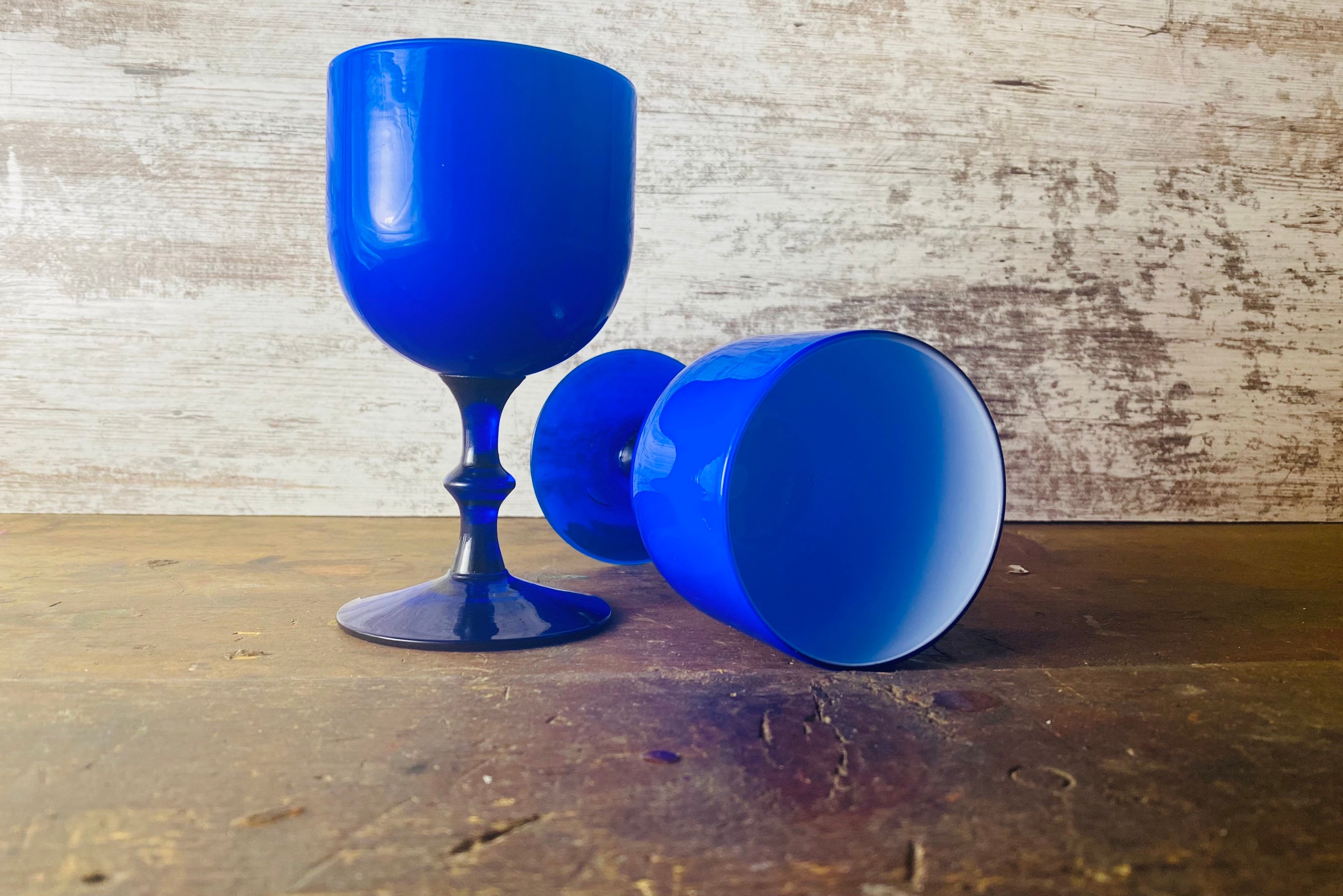 2pcs / lot Blue Embossed Leaf Texture Wine Glass Goblet Retro Juice Drinking  Cup Spirits Wedding Party Beverage Glasses 340ml