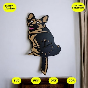 Puede incluir: Un reloj de madera negro y marrón con forma de pastor alemán sentado con la cola moviéndose. La esfera del reloj es negra con números y manecillas blancas. El reloj está etiquetado con las palabras "SVG", "PDF", "DXF" y "CDR".