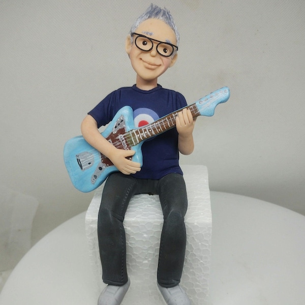 Personalised figures sitting on the side of the cake cake topper girl boy teen man woman edible sugar people pets cake decorations