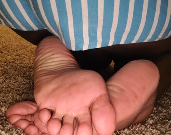 Petite ebony feet