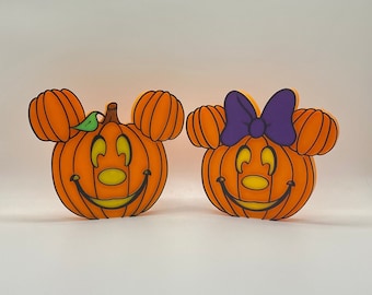 ミッキーとミニーのハロウィーンのカボチャの顔のスタンドアップは