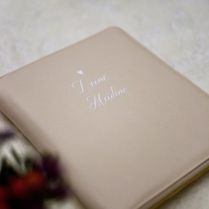 MOM Organizer | Familienplaner aus Kunstleder | Geschenk zur Geburt oder Babyparty | Personalisiertes Geschenk zur Schwangerschaft