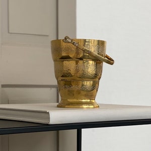 IJsemmervaas / metaal met bloemige uitsparingen / Regencycore / goudkleurige buitenkant / messingkleurig / middenstuk / niet voedselveilig!