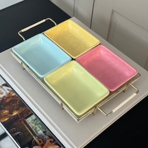 Jaren '50 vintage keramische metalen serveerschaal / snackkom midden eeuw / aperitiefbord / pastelkommen / geperforeerde plaat wit goud /