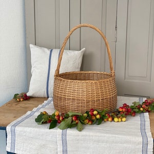 Vintage wicker basket / Flower basket / Natural wicker basket / Herb basket / Old wicker basket / Handmade wicker basket / Mushroom basket / Farmhouse decoration