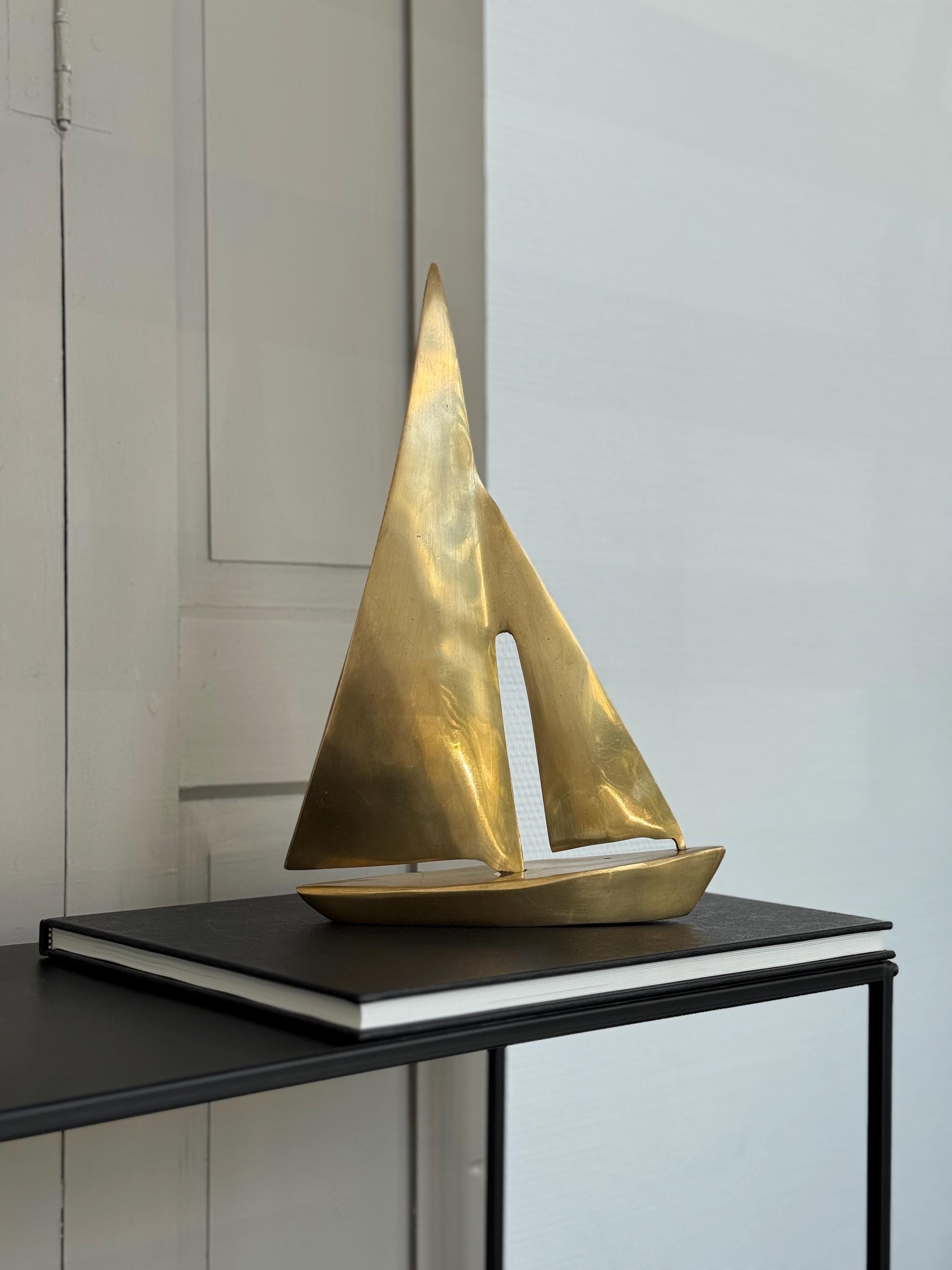 Sculpture brass sailboat / maritime decorative object brass / retro mid-century / modern maritime decoration / simple design / 60s 70s