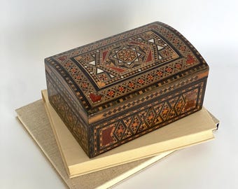 Wooden mosaic box / trinket box / jewelry box / memory box / inlaid box mother of pearl / old wooden box / handicraft