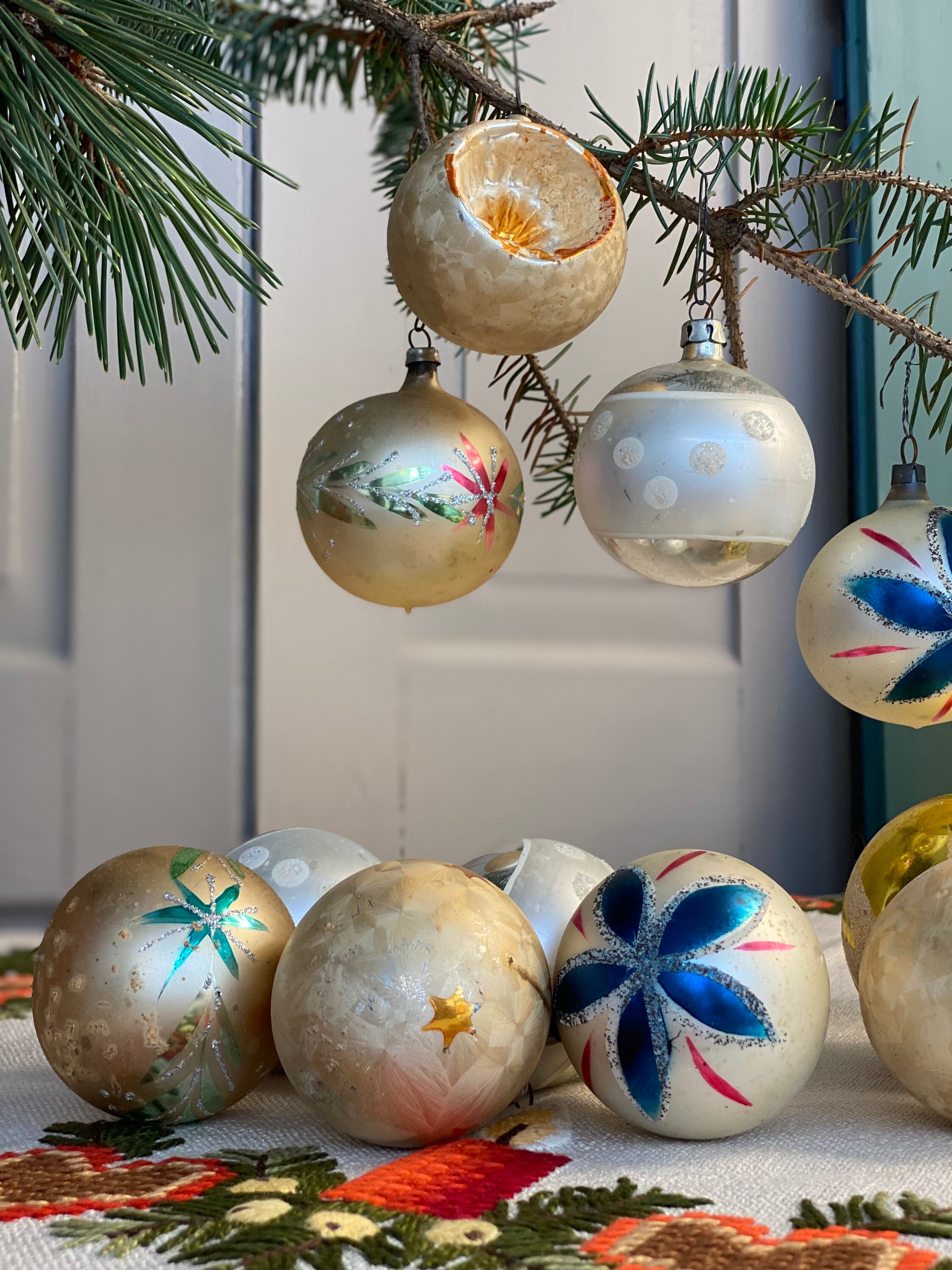 Set 12 Pieces / Vintage Christmas Tree Baubles / Very Very Old Etsy