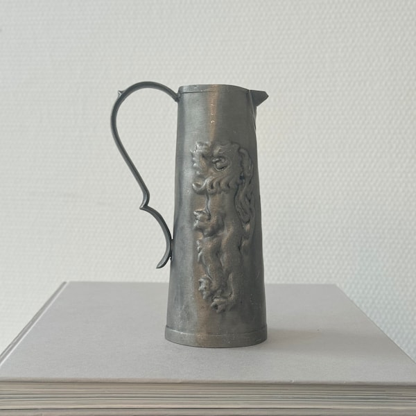 Antique pewter jug / lion motif / jug tin / vintage jug tin / brocante / country house / tin jug chalet style / very old