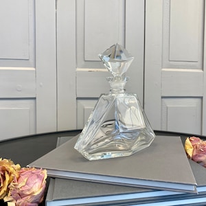 Vintage glass bottle / beautifully cut / cut glass lid / super noble shape / probably from the 50s / perfect in your bathroom