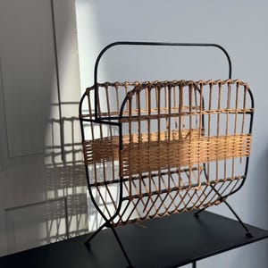 Rattan Newspaper Holder Midcentury / Newspaper Stand / Vintage Magazine Holder / Magazine Holder / 1960s-70s Retro Magazine Holder