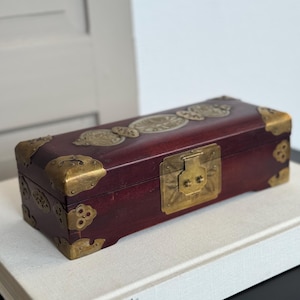 Vintage Asia wooden box / jewelry box / carved jade stone inserts / brass fittings / jewelry box / brass elements