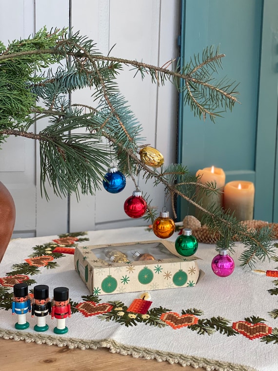 Small gold christmas baubles deals