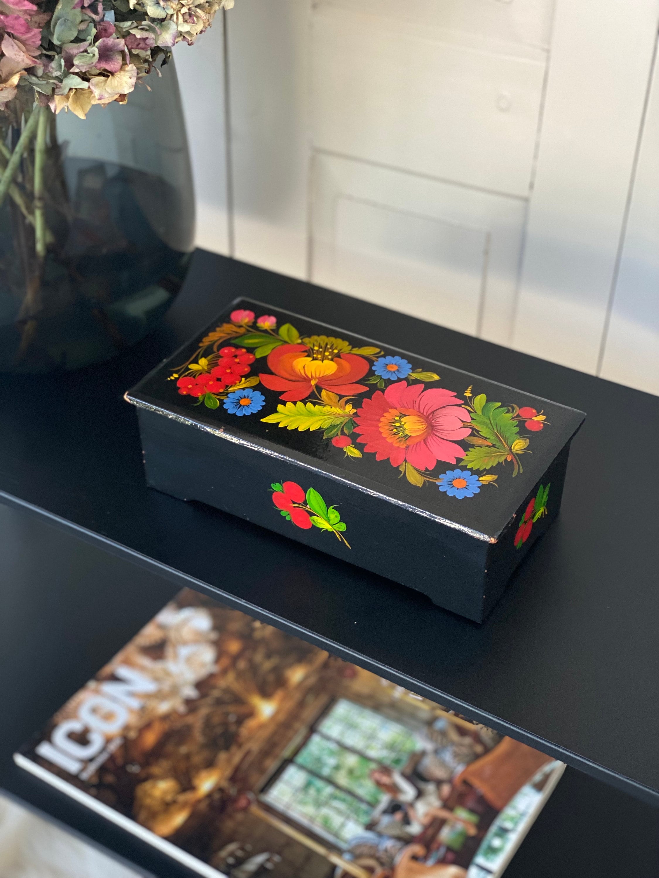 Handmade Flok Art / hand-painted wooden box / motif West Balkans / floral motif / storage of letters and cards / Cottage Farm