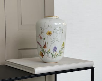 21 cm / Rosenthal Selb vase / porcelain flower decor / gold rim / finest porcelain / Made in Germany / spring decor / very good condition