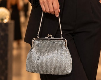 Vintage silver evening bag 18 × 17 cm Metallic Evening Bag Kiss Lock Clutch Old Hollywood Bridal Cocktail Purse Vintage evening bag