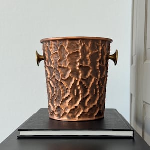 Champagne cooler / wine cooler / sparkling wine cooler / hammered copper / unusual design / brass handles / steel interior / vintage retro bar