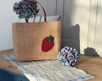 Vintage braided handbag / beaded / natural / straw / strawberry / retro bag / farmhouse decoration / cottage core /accessories