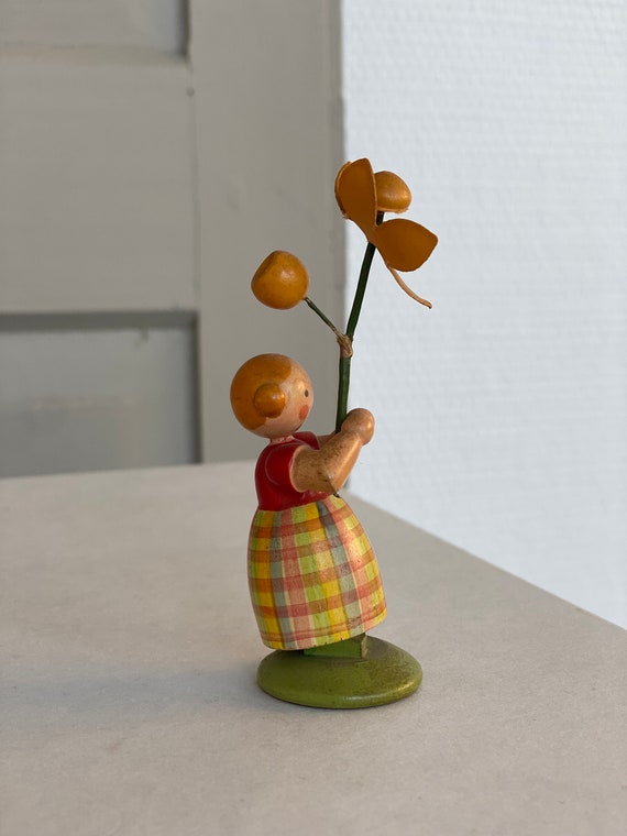 アンリ 木彫人形 Happy Children Wood Girl Flower アンリ 木彫人形 Happy Children Wood Girl Flower - メルカリ