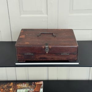 Vintage solid wooden box / heavy wooden casket / retro wooden box with compartments / storage of writing utensils with patina