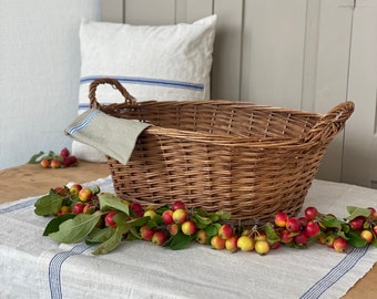 Vintage wicker basket / flower basket / natural basket / herb basket / old wicker basket / handmade basket /  laundry basket / farmhouse