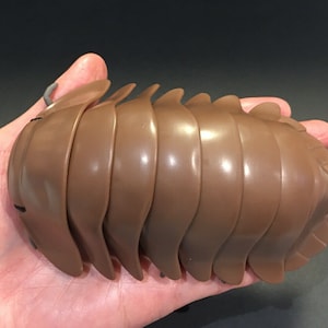 Plastikowy owad, owad, pluskwa ziemniaczana, figurka równonoga z ruchomymi częściami - BRĄZOWY kolor 14 cm
