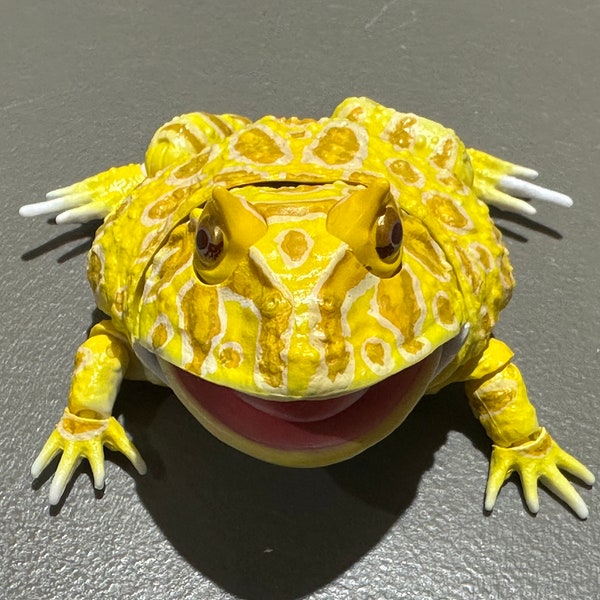 Articulated Argentine Horned Pacman Frog Plastic Figure w/ Movable Joints Yellow