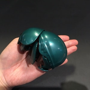 Figurine Dango Mushi en plastique avec insectes et insectes bousiers - Couleur vert émeraude