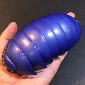 Figura di isopode di insetto di patata di plastica Roly Poly con parti mobili - Colore blu scuro 14 cm