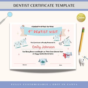 以下が含まれることがあります： 上部に「DENTIST CERTIFICATE TEMPLATE」の文字が入った歯医者の証明書テンプレート。「CONGRATULATIONS ON YOUR 1ST DENTIST VISIT」と書かれており、「Emily Johnson」に贈られます。証明書は完全にカスタマイズ可能です。