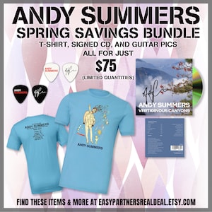 Puede incluir: Una camiseta azul con un dibujo de una persona, un CD firmado con una escena de montaña y dos púas de guitarra. El CD se titula "Vertiginous Canyons" y está firmado por Andy Summers. El texto "ANDY SUMMERS SPRING SAVINGS BUNDLE" está en la parte superior de la imagen. El texto "ALL FOR JUST $75 (CANTIDADES LIMITADAS)" está debajo de la imagen. El texto "FIND THESE ITEMS & MORE AT EASYPARTNERSREALDEAL.ETSY.COM" está en la parte inferior de la imagen.