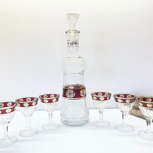 8 Piece MCM Italian Glass Decanter and Shot Glass Set Red and Gold Trim, 60s Barware, Rocco Decor, Parents Anniversary Gift, Cocktail Set