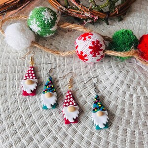 Édition 2022 Holiday Gnomes (BEST SELLER) - Boucles d'oreilles en pâte polymère
