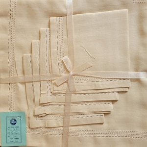 Excellent  Mid Century Bridge Tablecloth & 4 Napkins in Original Package, 100% Linen
