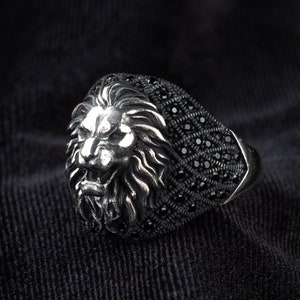 Handmade Sterling Silver Lion Ring with Onyx - Animal Ring for Men