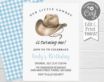 Puede incluir: Una invitación imprimible para una fiesta de primer cumpleaños. La invitación presenta una ilustración de acuarela de un sombrero de vaquero marrón y el texto "Our Little Cowboy is turning one!"  Únete a nosotros para celebrar el cumpleaños de Cody. Sábado 15 de julio a las 3:00 PM. The Henderson Residence, 3485 Main Street, Phonex, MD 54685. RSVP a Allie 555-8977.