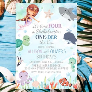 Può includere: Un invito colorato con una sirena, creature marine e il testo "It's time FOUR a Shellabration ONE-DER the Sea" per celebrare i compleanni di Allison e Olivier. Include data, ora e luogo.