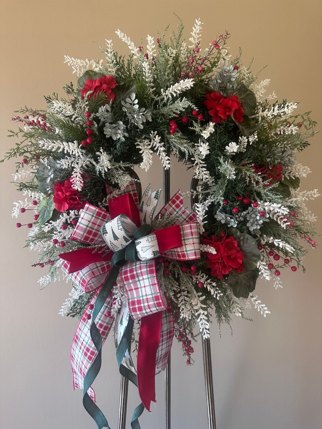 Green Wreath with Holiday Red Bow Posh Die-Cut Placemat main image 1