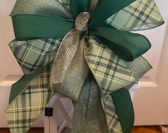 Green Plaid and Gold Decorative Bow, Wreath Topper, Lantern Bow, All Season Home Décor, Farmhouse Ribbon Bow