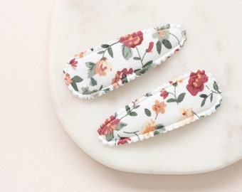 SET VAN 2 boho bloemen stof snap clips, baby meisje haarclips, meisje haartoebehoren, peuter haarclips, fringe clip, zachte haarclips